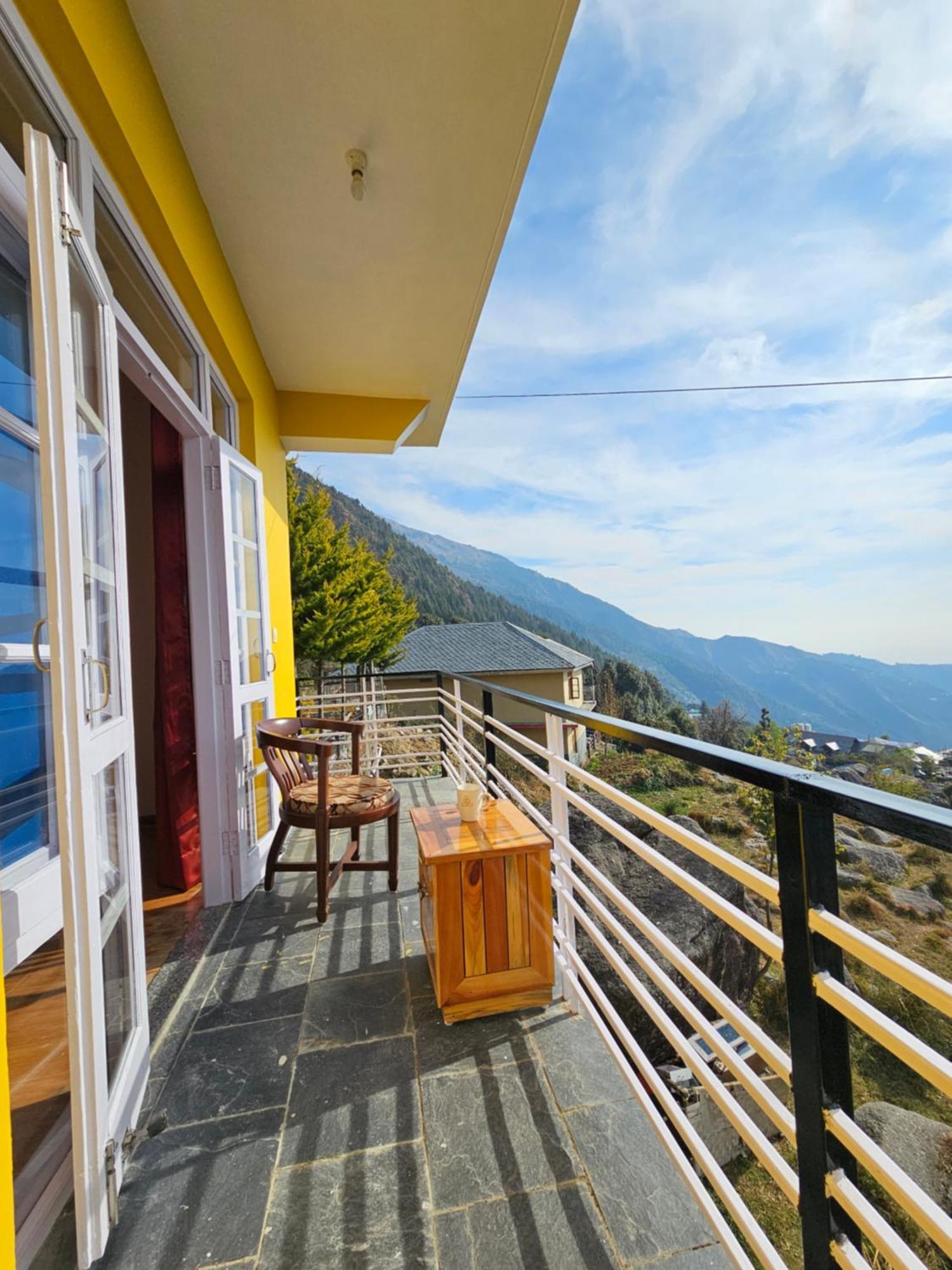Young Monk Hostel&Cafe Dharamkot McLeod Ganj Exterior foto